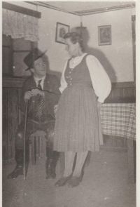 1949 fotos von holzinger