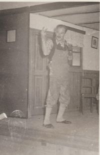 1949 fotos von holzinger