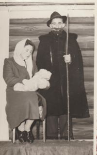 1949 fotos von holzinger